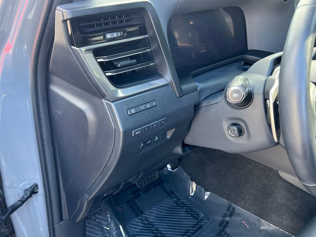 Used 2024 Lexus GX 550 AWD/4WD image 12