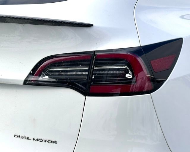 Used 2020 Tesla Model Y Long Range image 9