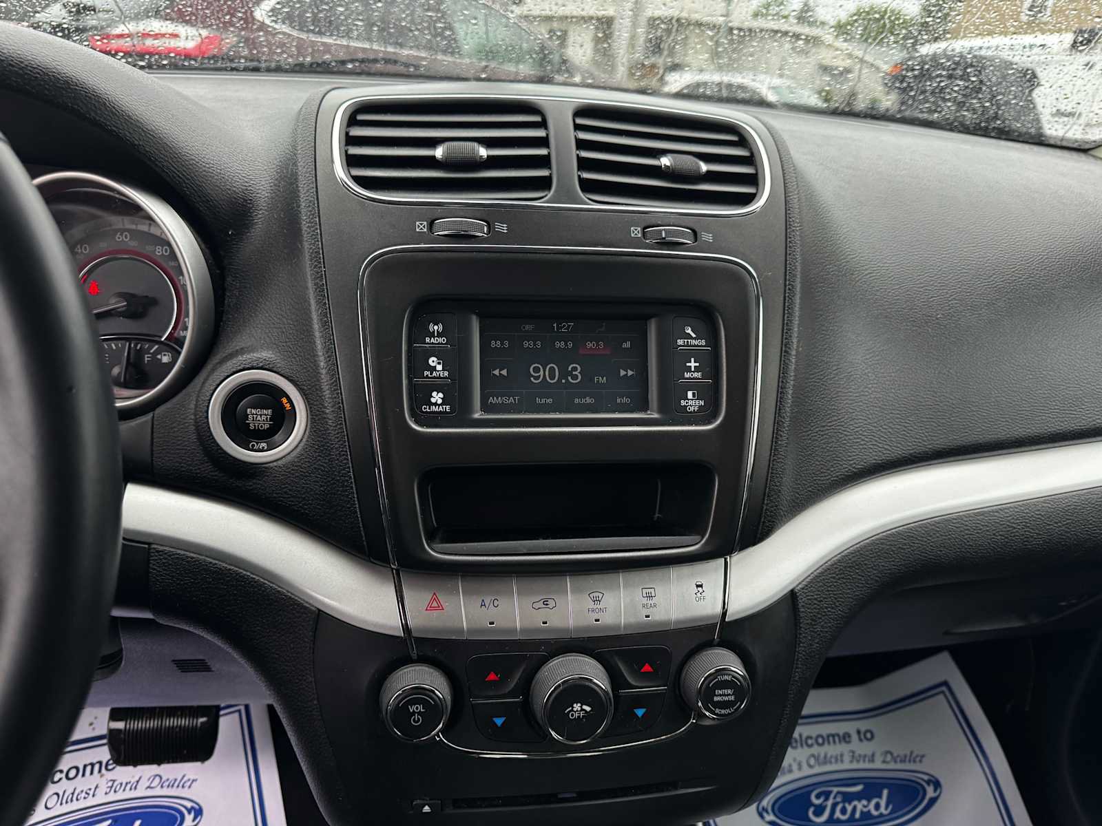 Used 2019 Dodge Journey SE w/ Premium Group FWD image 3