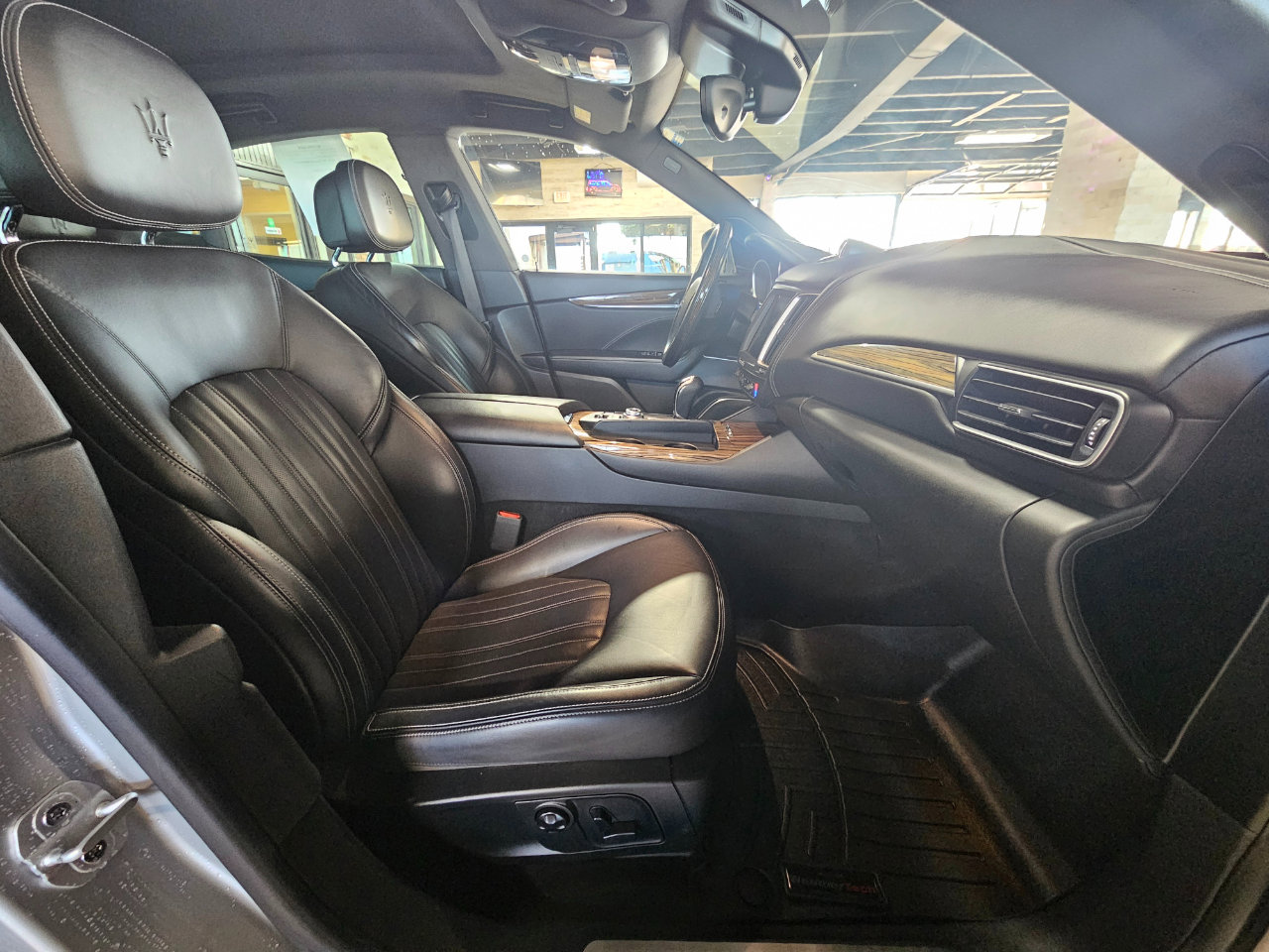 Used 2018 Maserati Levante GranLusso image 11