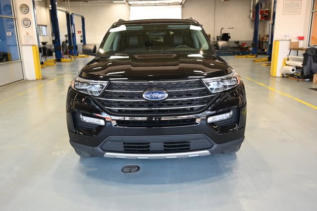 Used 2022 Ford Explorer XLT w/ Equipment Group 202A image 2