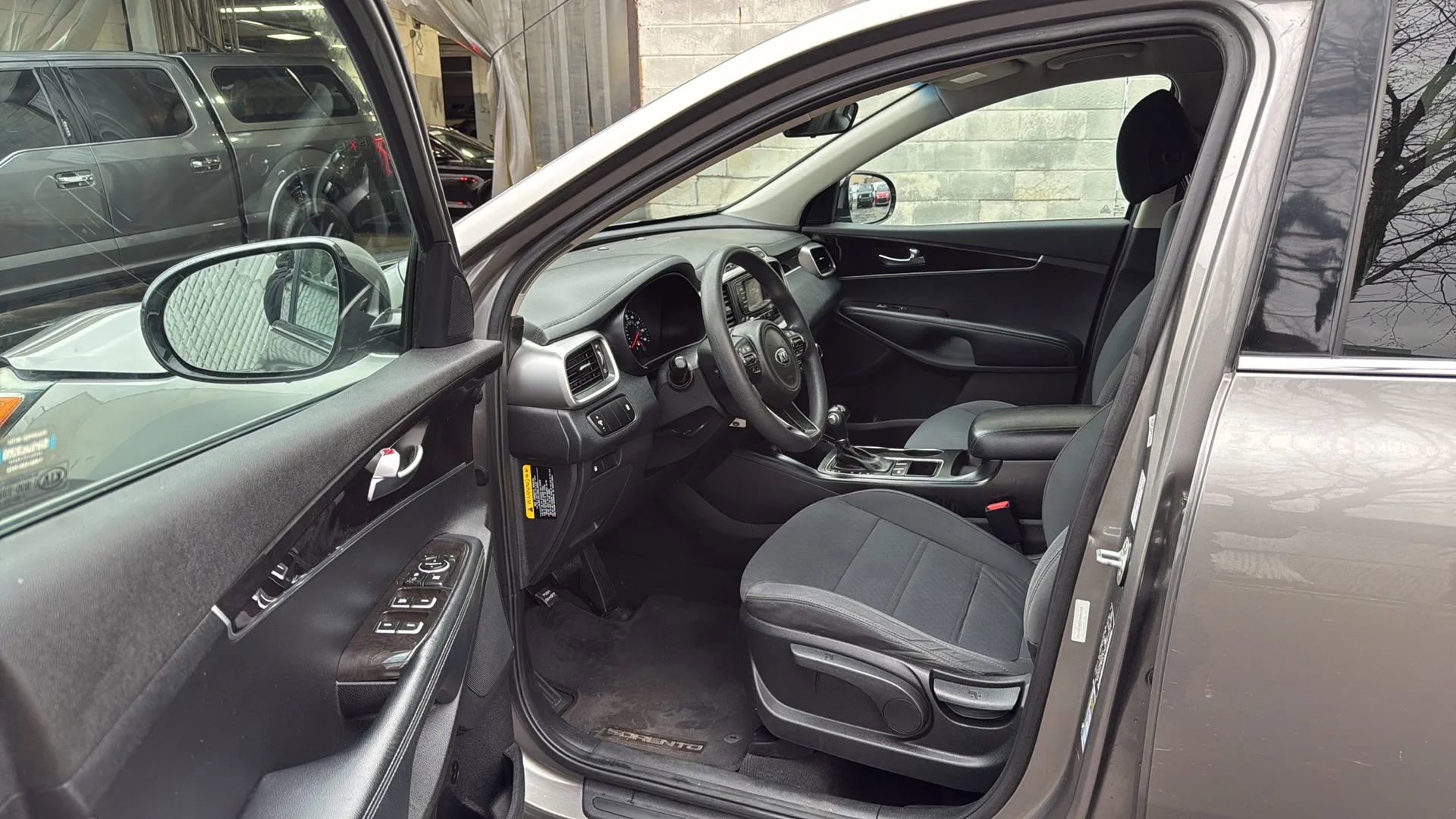 Used 2017 Kia Sorento LX image 23