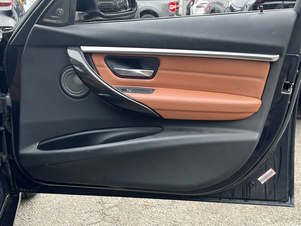 Used 2017 BMW 330e 330e iPerformance 4dr Car image 9