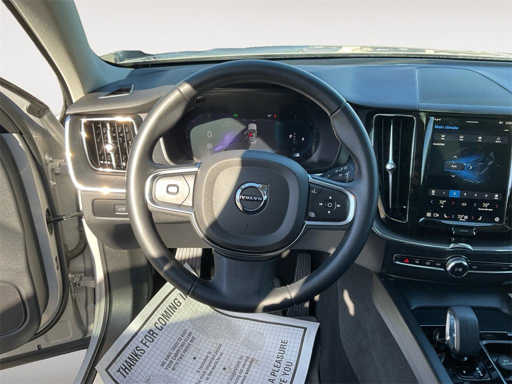 Used 2024 Volvo XC60 B5 Core image 12