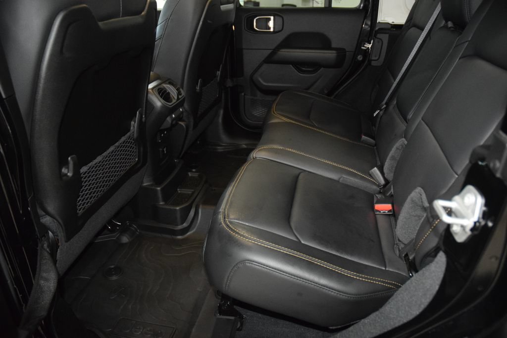 Used 2025 Jeep Wrangler Unlimited Sahara AWD/4WD image 43