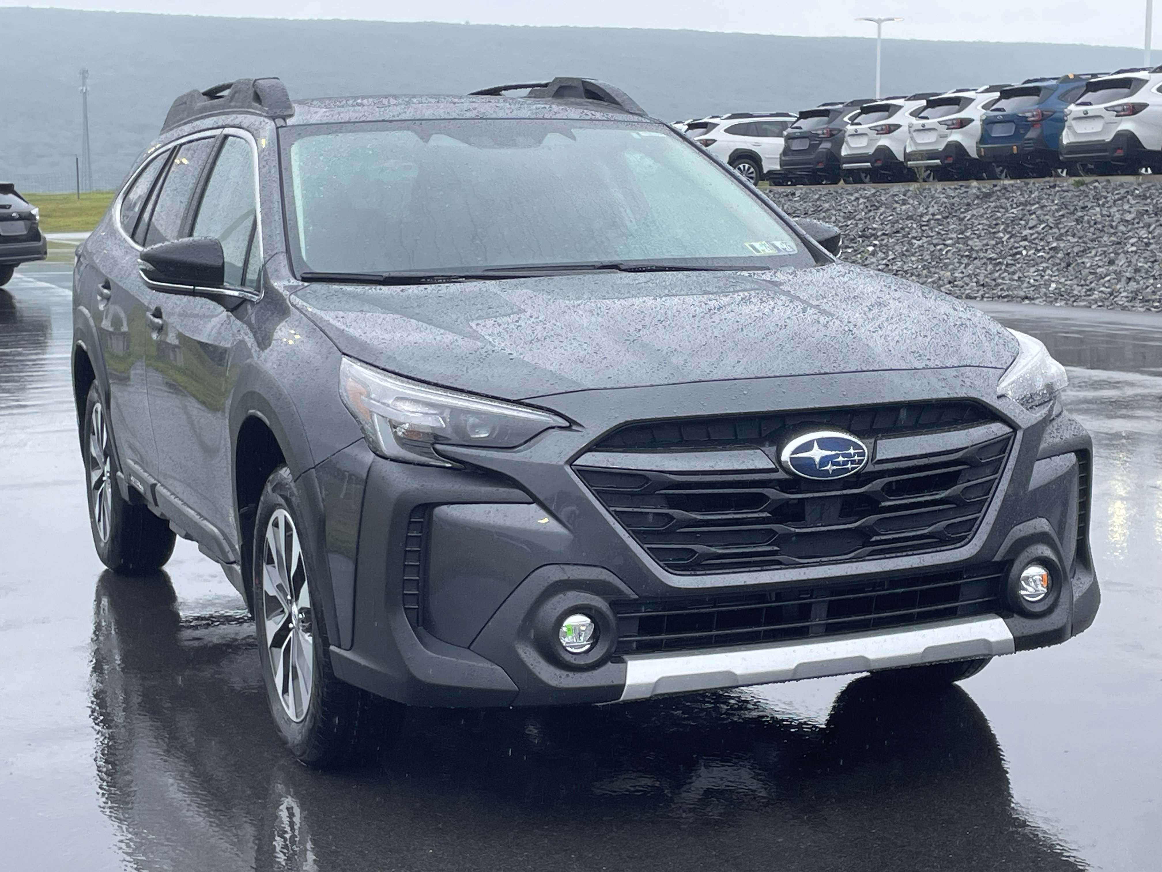 Used 2025 Subaru Outback Limited AWD/4WD image 3