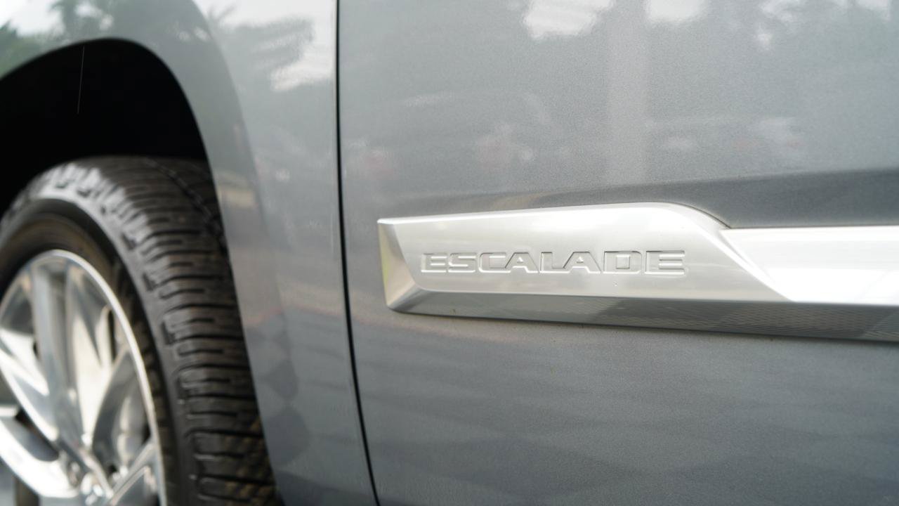 Used 2019 Cadillac Escalade ESV Luxury AWD/4WD image 35