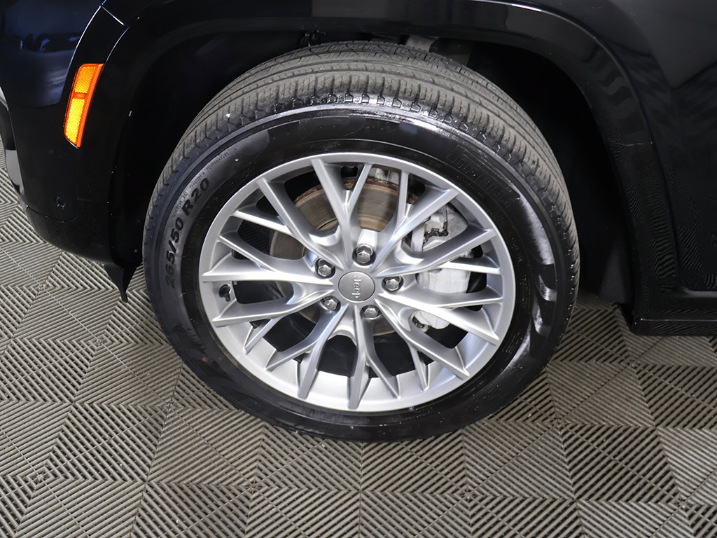 Used 2023 Jeep Grand Cherokee Summit w/ Luxury Tech Group V AWD/4WD image 22