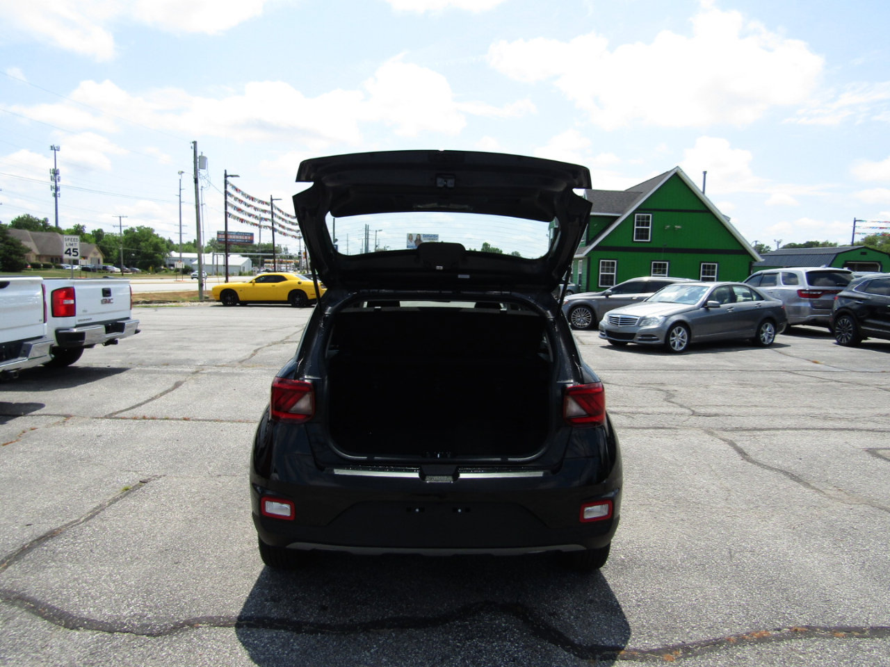 Used 2024 Hyundai Venue SEL image 22