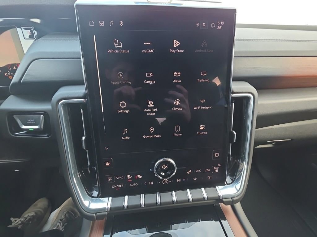 Used 2025 GMC Yukon Denali image 28