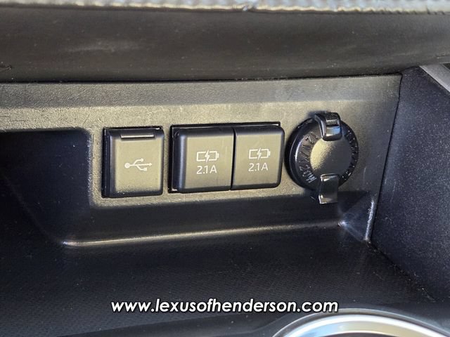 Used 2020 Toyota Highlander XLE FWD image 29