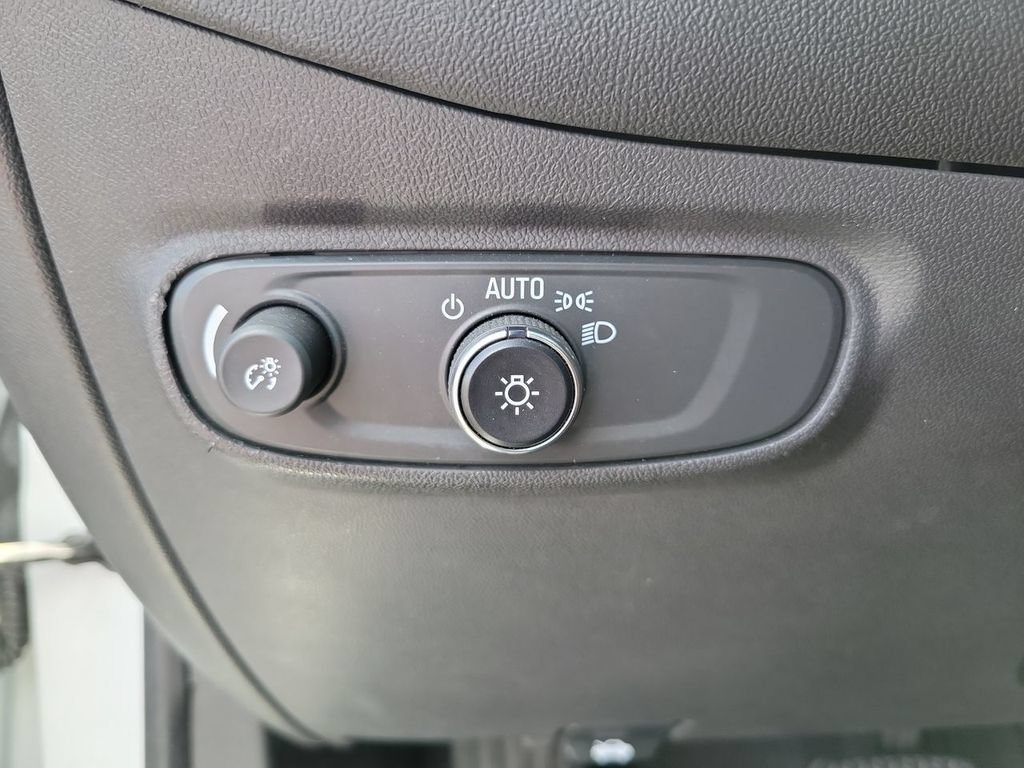 Certified 2022 Chevrolet Equinox RS w/ RS Leather Package FWD image 18