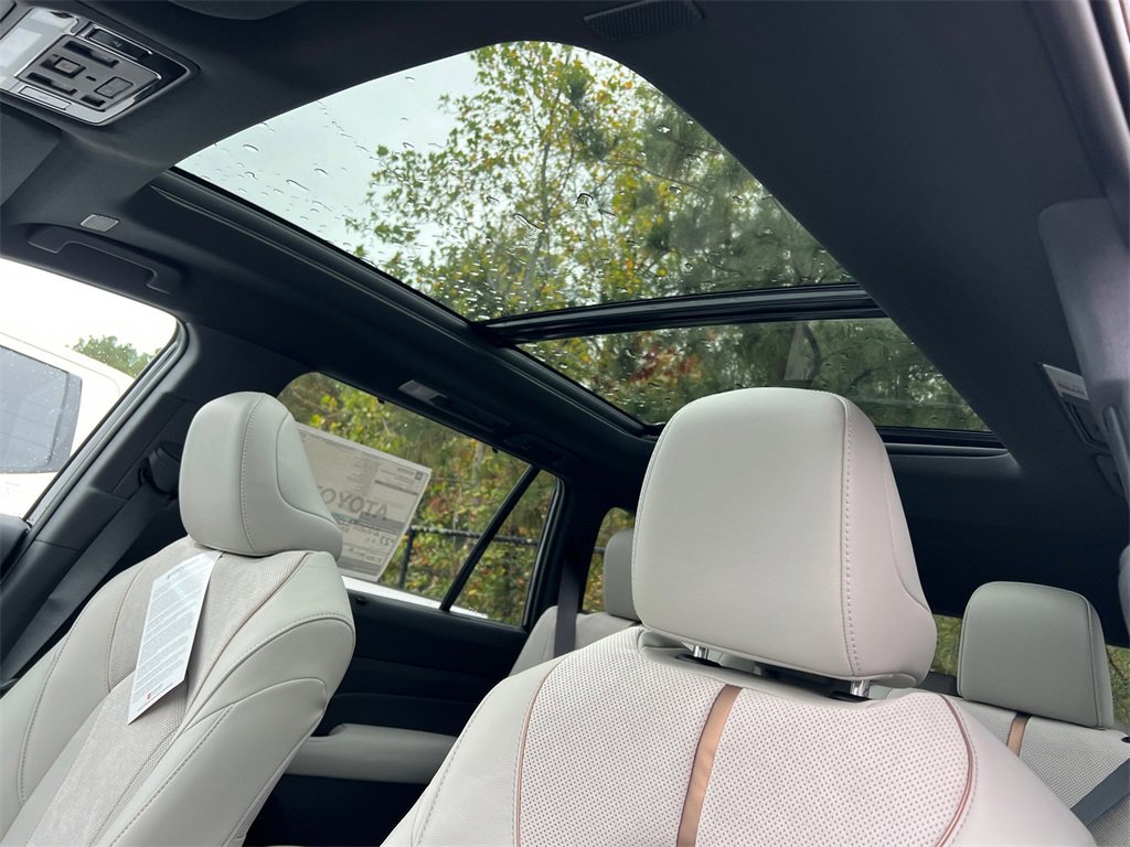 New 2026 Toyota Grand Highlander AWD Hybrid image 33