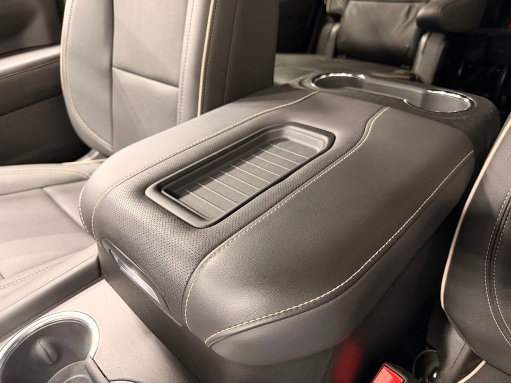 Used 2023 GMC Yukon SLT w/ SLT Luxury Package image 42