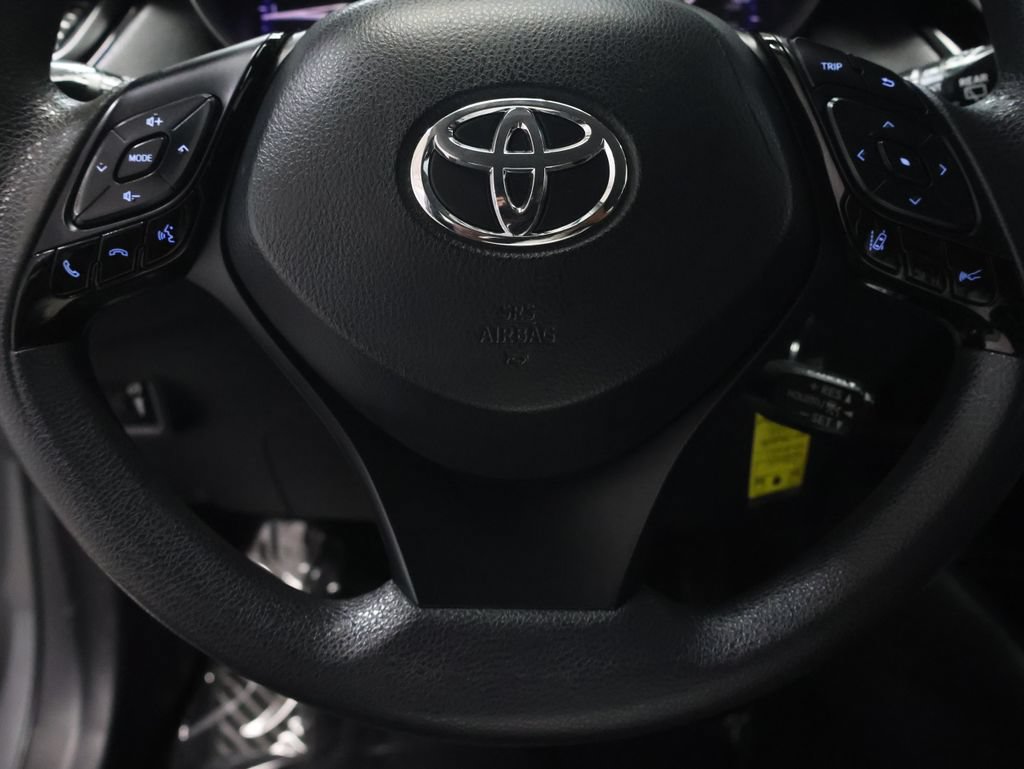 Used 2021 Toyota C-HR LE FWD image 18