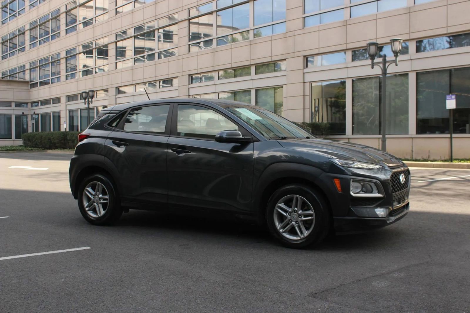 Used 2021 Hyundai Kona SE AWD/4WD image 2