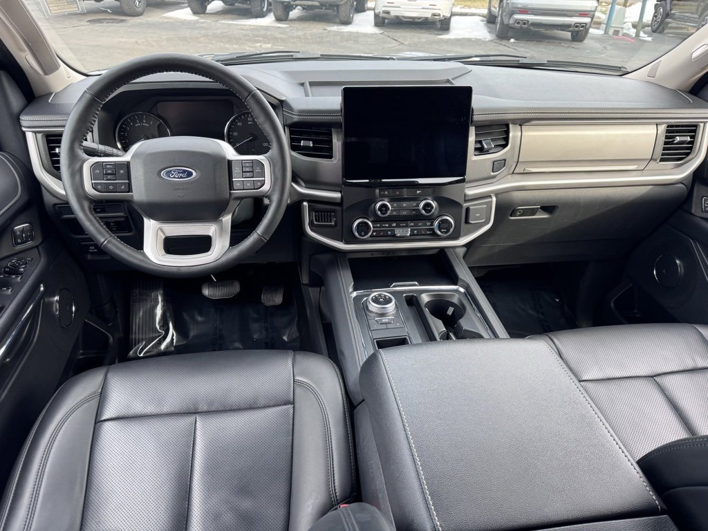 Used 2024 Ford Expedition Max XLT image 5