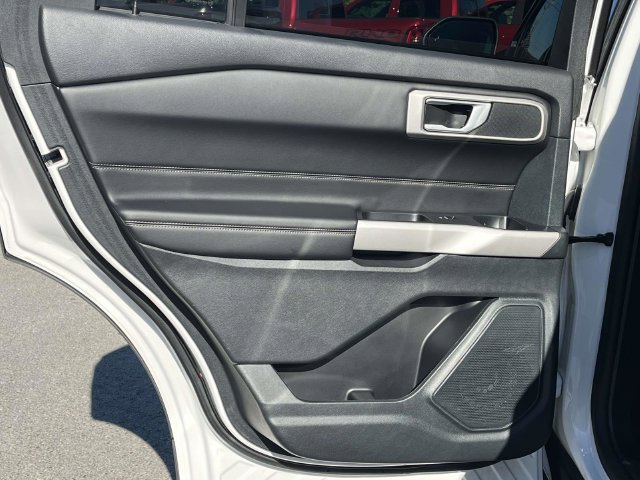 Used 2024 Ford Explorer XLT w/ Equipment Group 202A AWD/4WD image 17