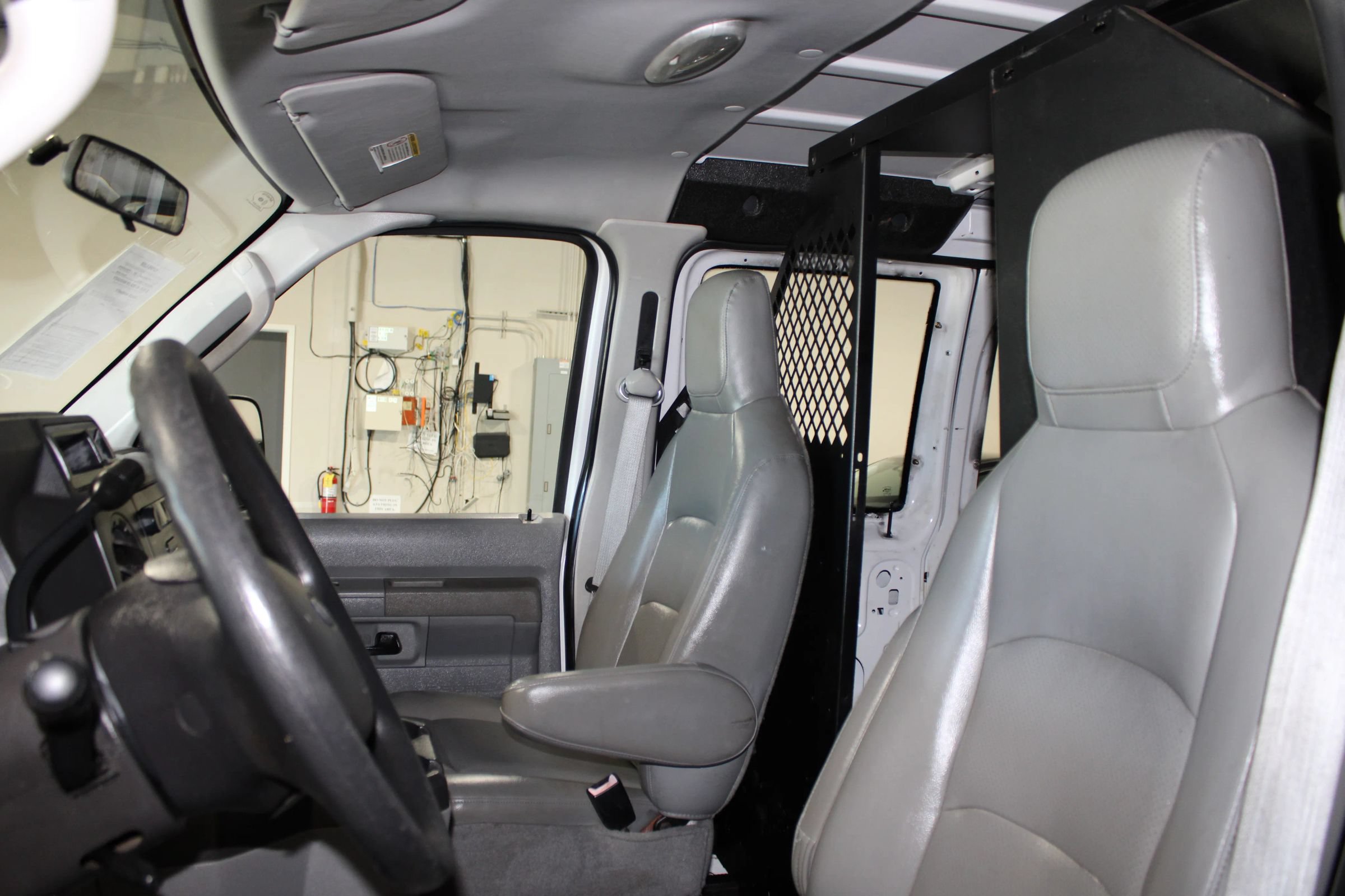 Used 2009 Ford E-350 and Econoline 350 Super Duty RWD image 17