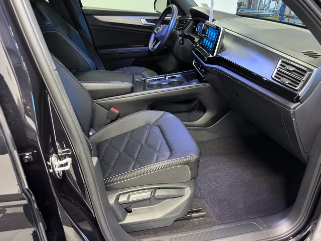 Certified 2024 Volkswagen Atlas Cross Sport SE FWD image 10