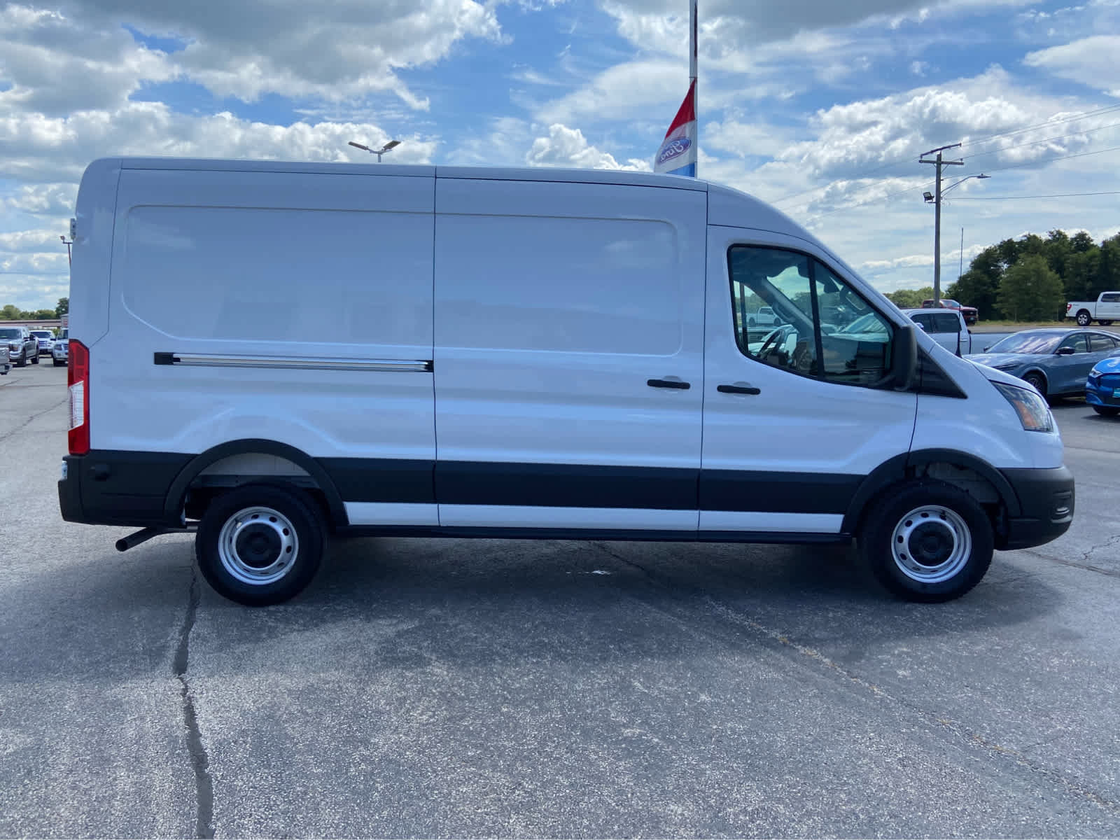 New 2025 Ford Transit 250 148 Medium Roof w/ Load Area Protection Package image 4