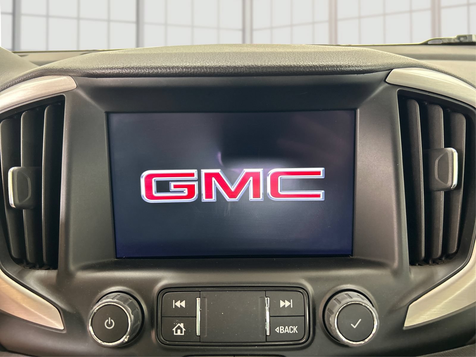 Used 2024 GMC Terrain SLT FWD image 13