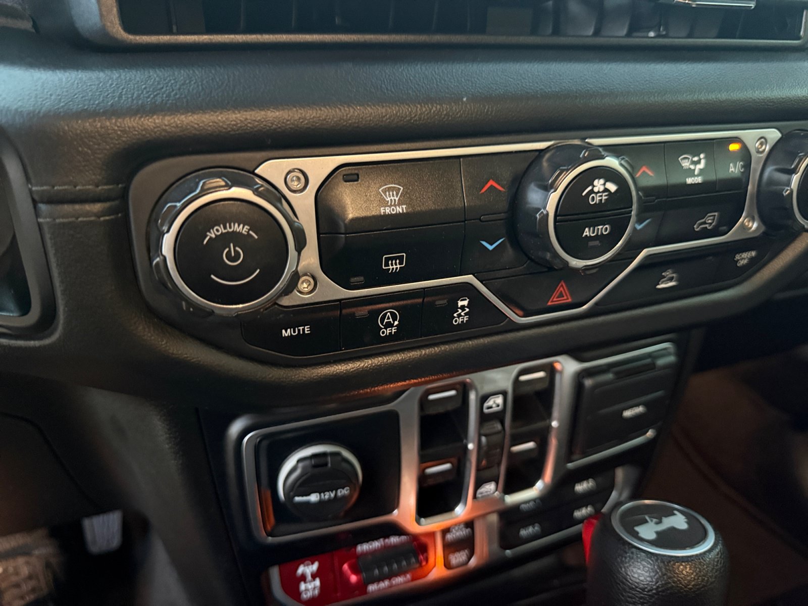 Used 2024 Jeep Wrangler Unlimited Rubicon AWD/4WD image 20