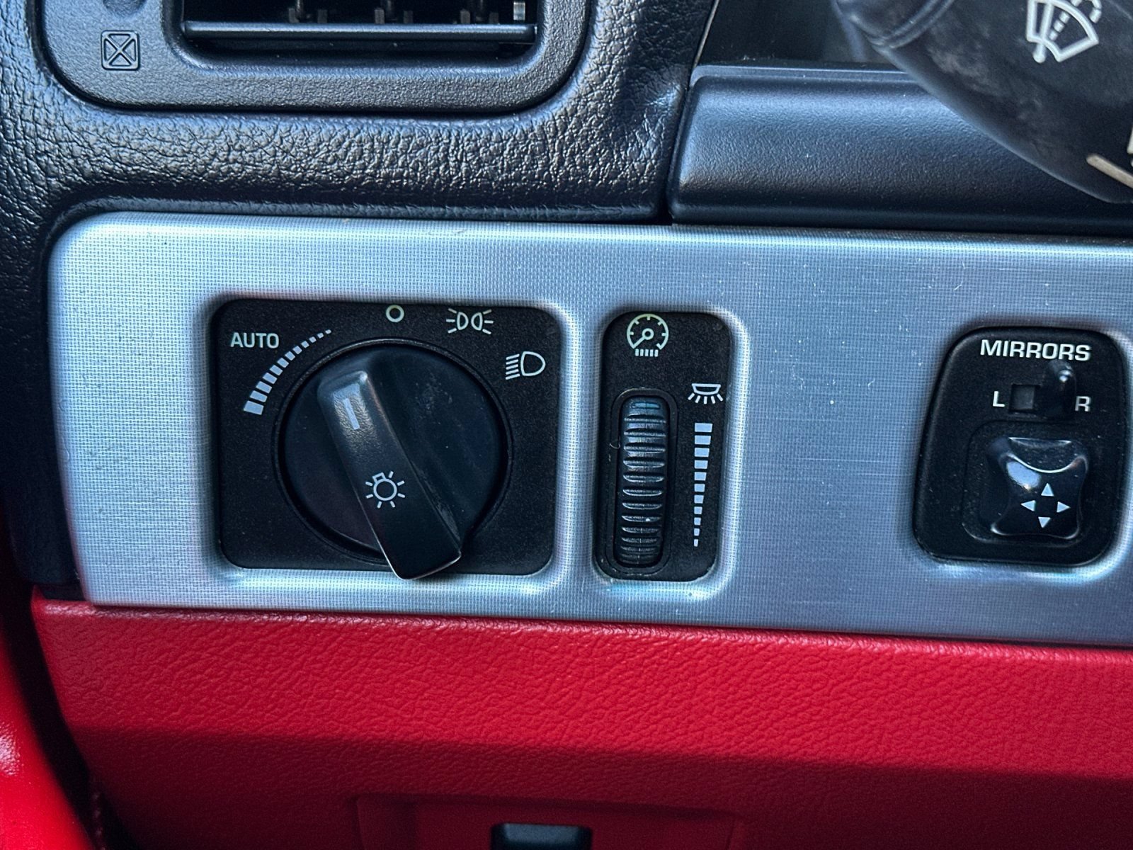 Used 2003 Ford Thunderbird RWD image 25