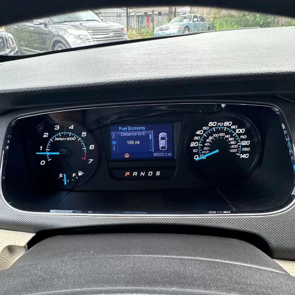 Used 2014 Ford Taurus SE FWD image 15