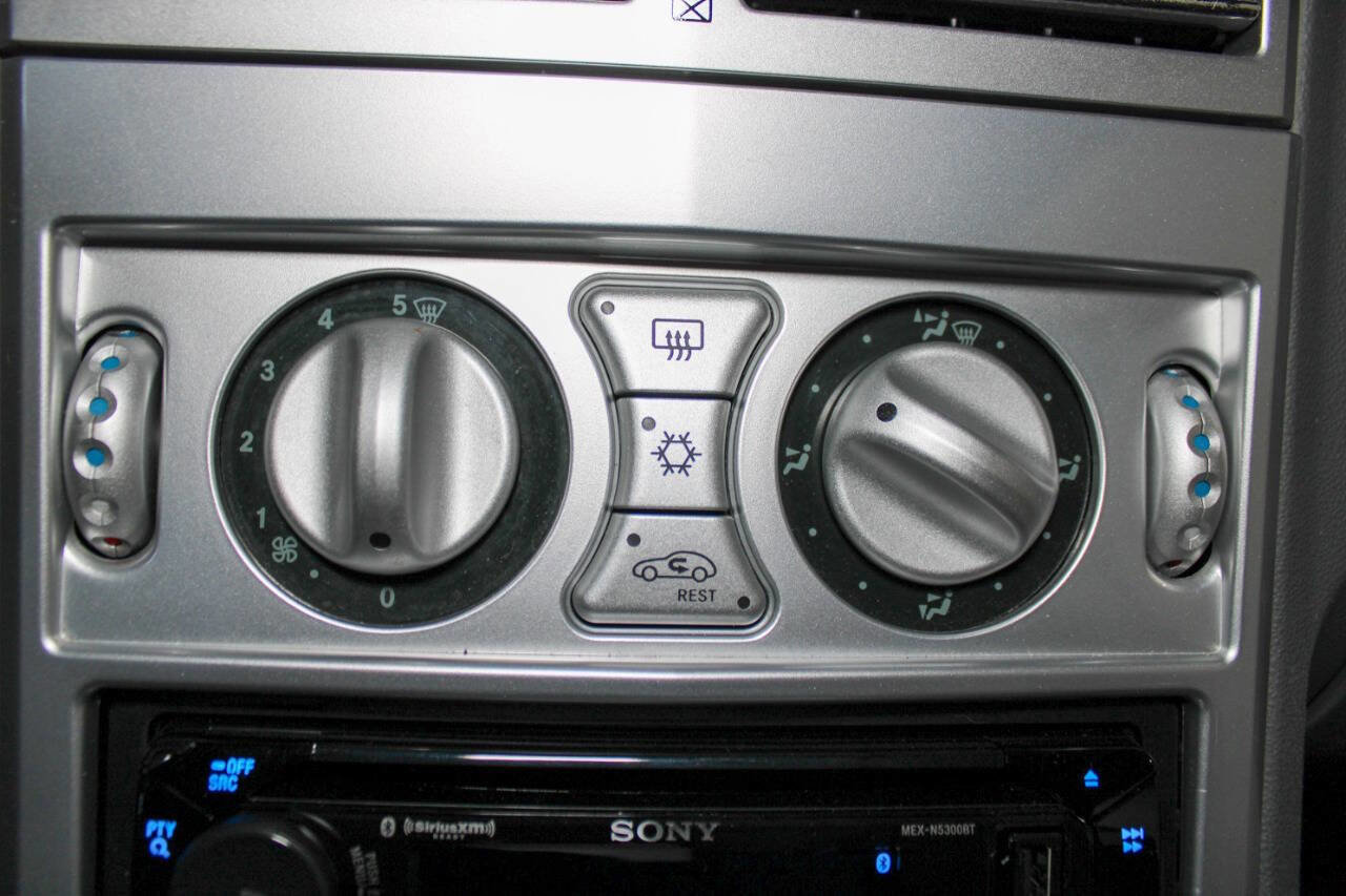 Used 2005 Chrysler Crossfire Limited image 38