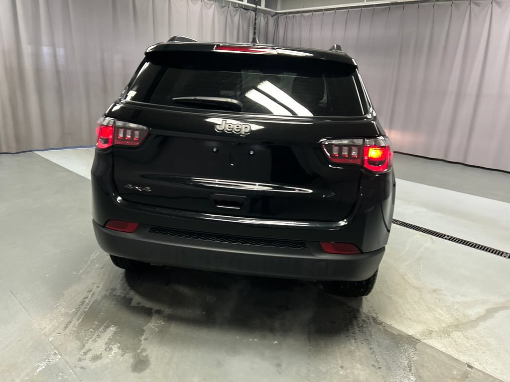 Used 2025 Jeep Compass Latitude w/ Altitude Special Edition AWD/4WD image 6