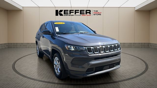 Used 2024 Jeep Compass Sport image 7