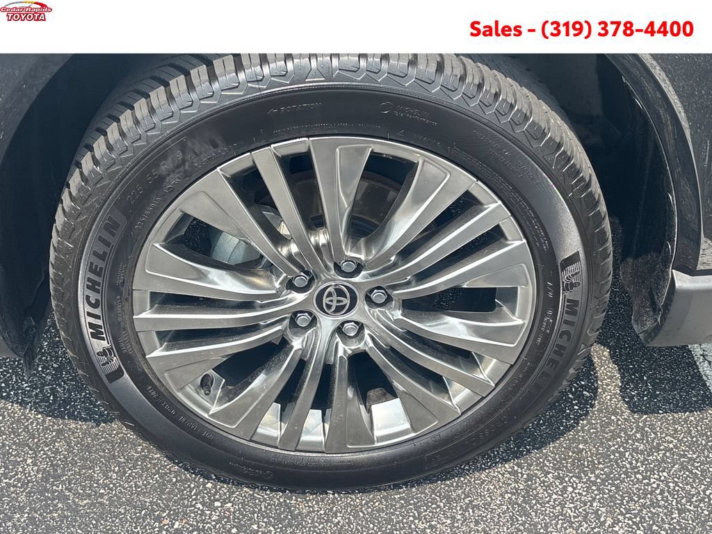Certified 2022 Toyota Venza XLE AWD/4WD image 25