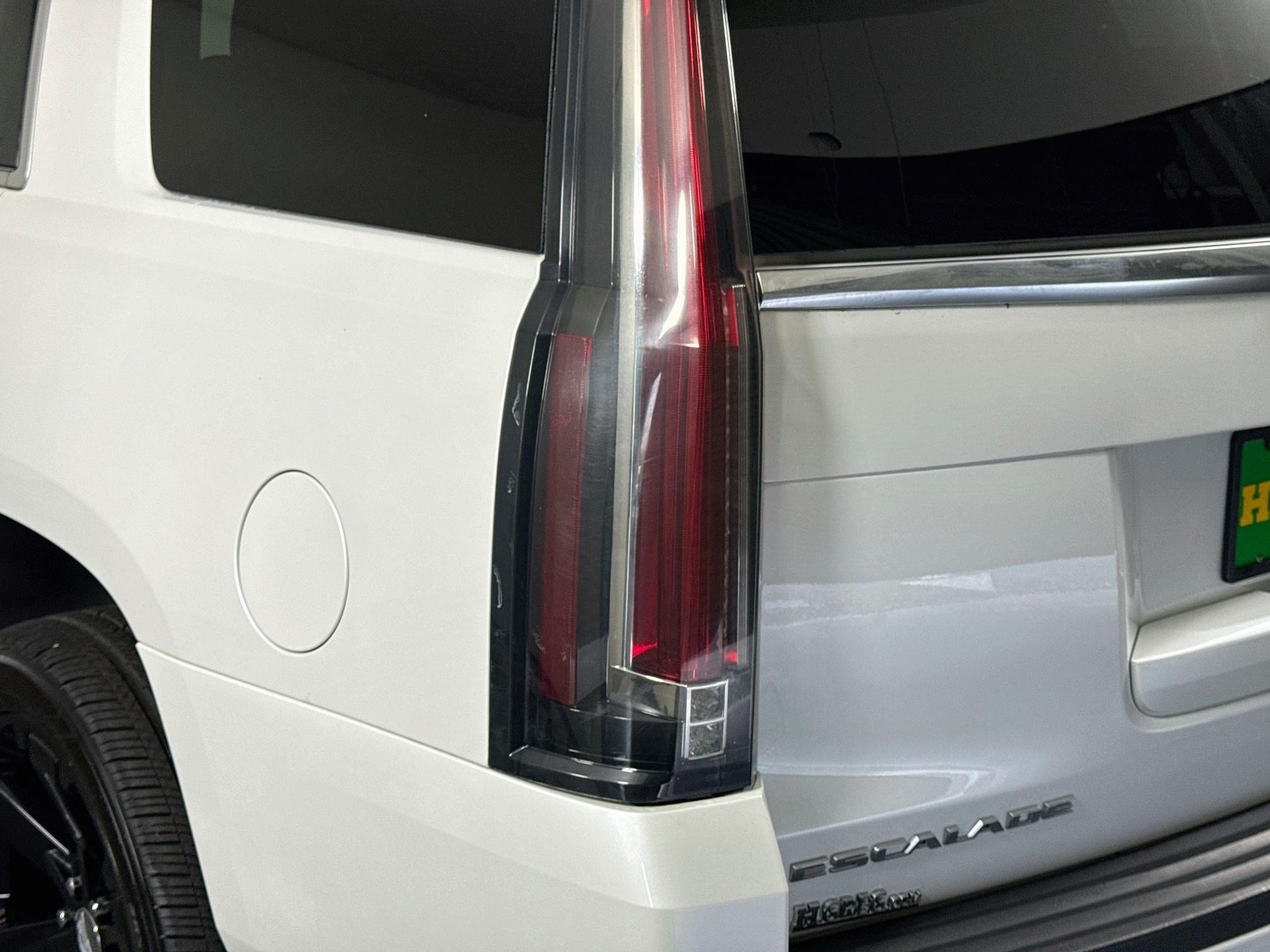 Used 2019 Cadillac Escalade Platinum AWD/4WD image 36