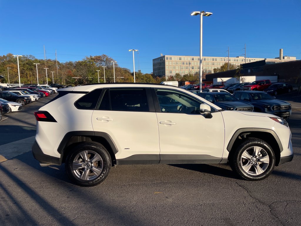 Used 2025 Toyota RAV4 XLE AWD/4WD image 6