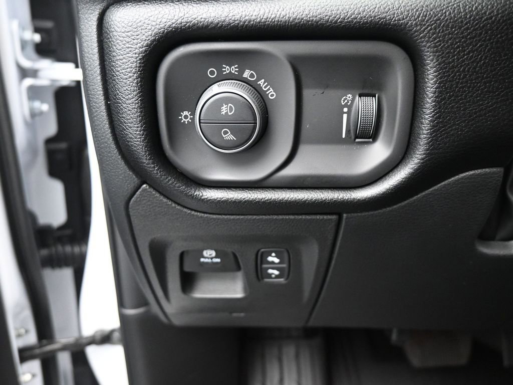 New 2026 RAM 1500 4x4 Crew Cab image 36