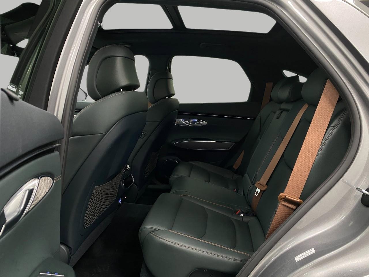 Used 2023 Genesis GV70 2.5T w/ Advanced Package image 33