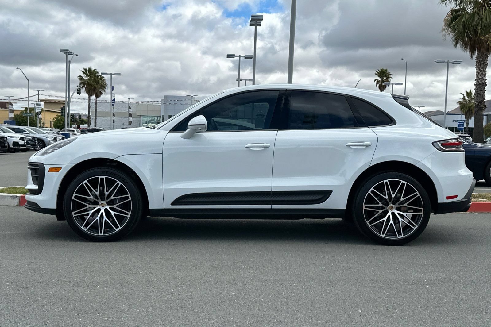 Used 2023 Porsche Macan Turbo AWD/4WD image 7