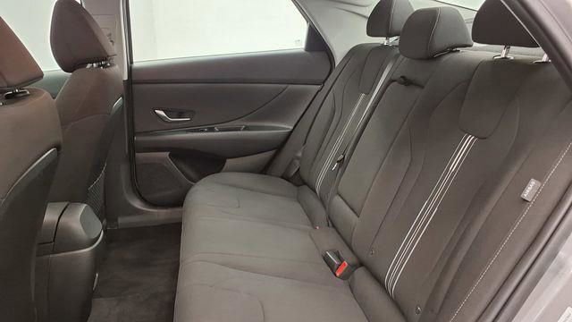 Used 2025 Hyundai Elantra SEL image 19