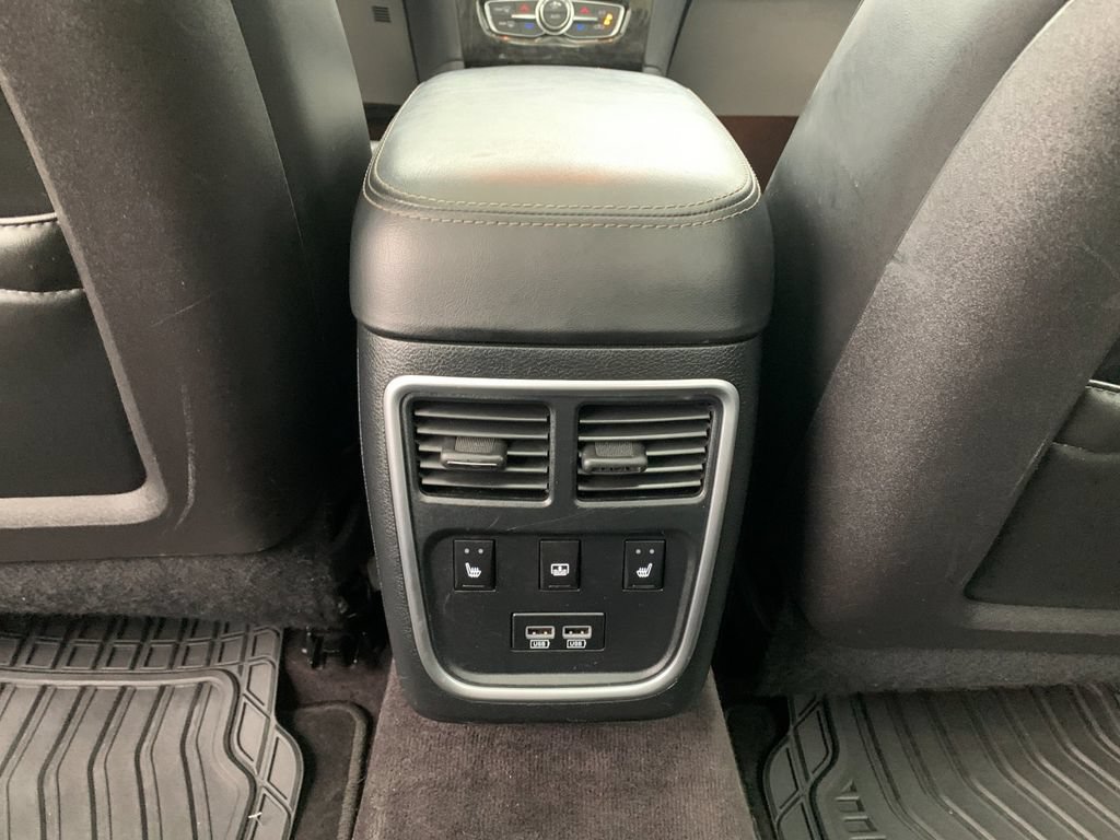 Used 2017 Chrysler 300 C AWD/4WD image 15