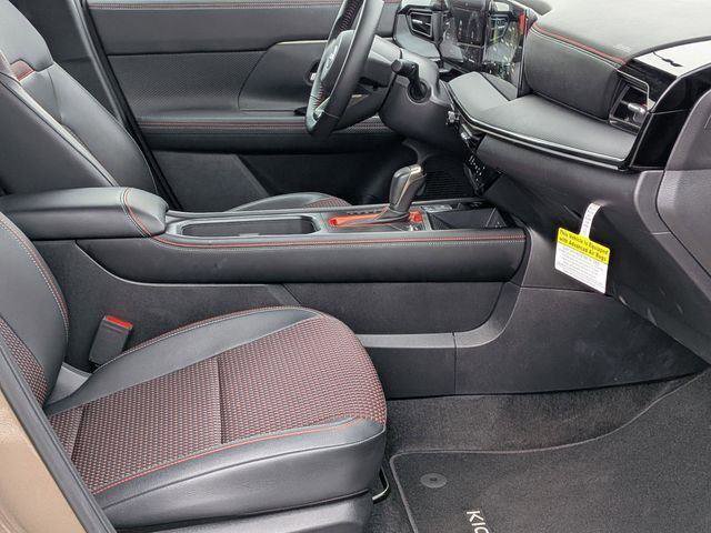 Used 2025 Nissan Kicks SR AWD/4WD image 25