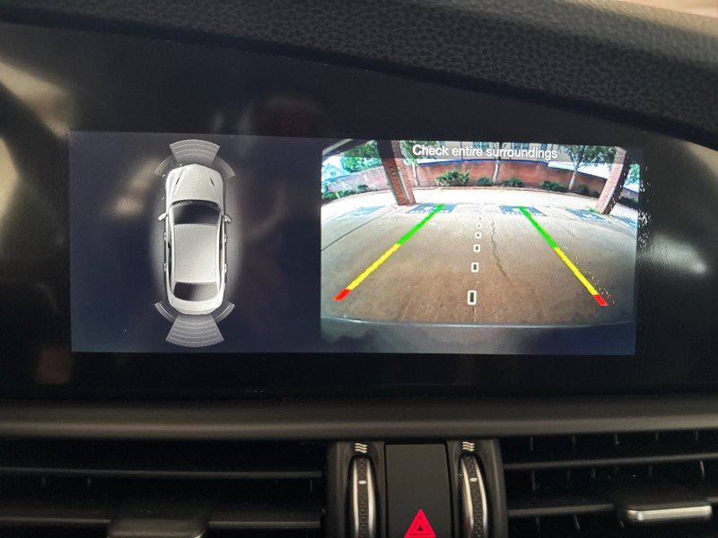 Used 2019 Alfa Romeo Giulia AWD image 23