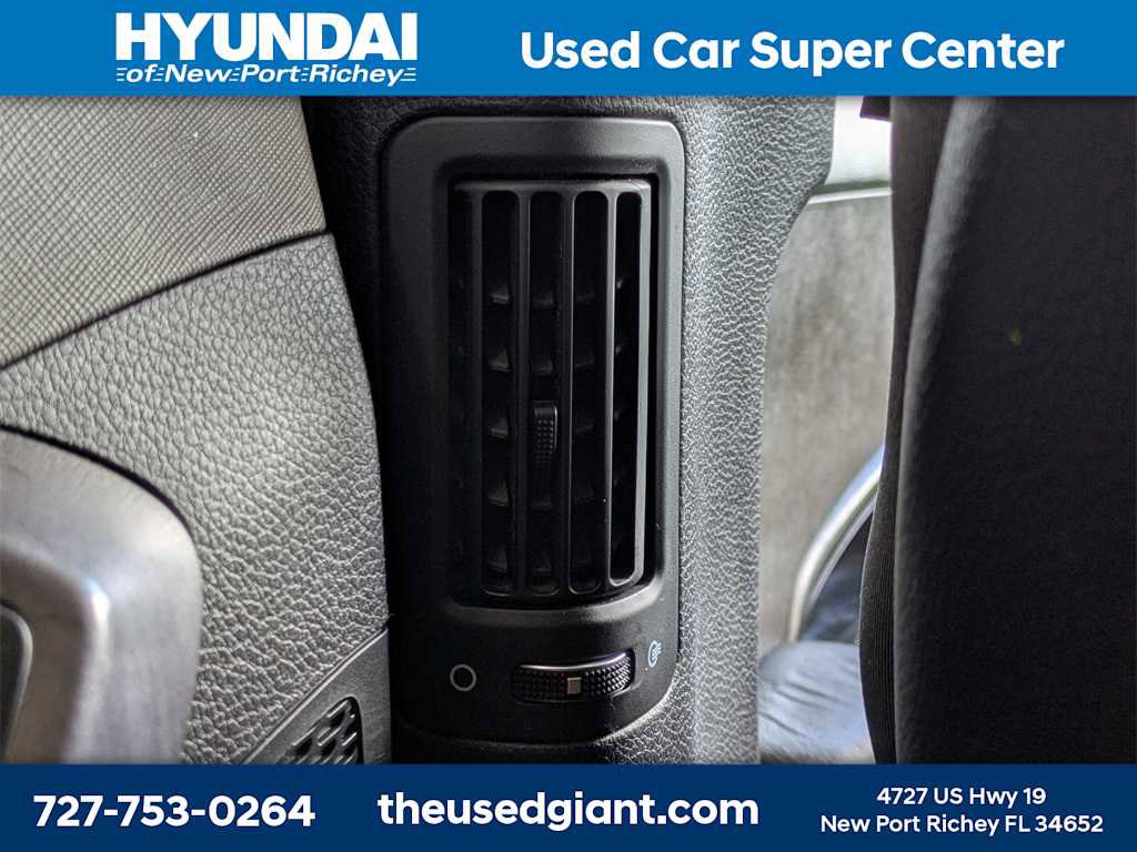 Used 2013 Hyundai Santa Fe Sport 2.0T image 16