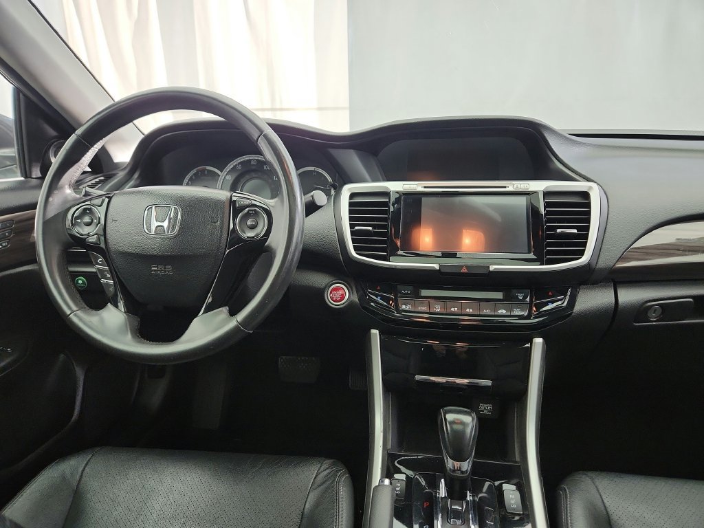Used 2017 Honda Accord EX-L image 25