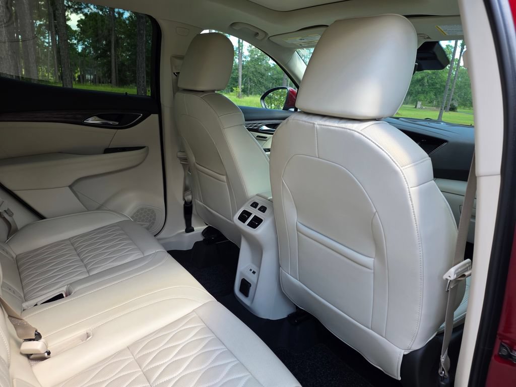 Used 2023 Buick Envision Avenir FWD image 23
