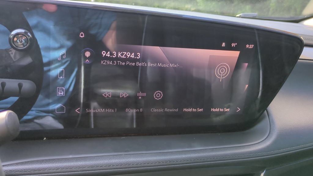 Used 2024 Buick Encore GX Avenir w/ Avenir Convenience Package FWD image 19
