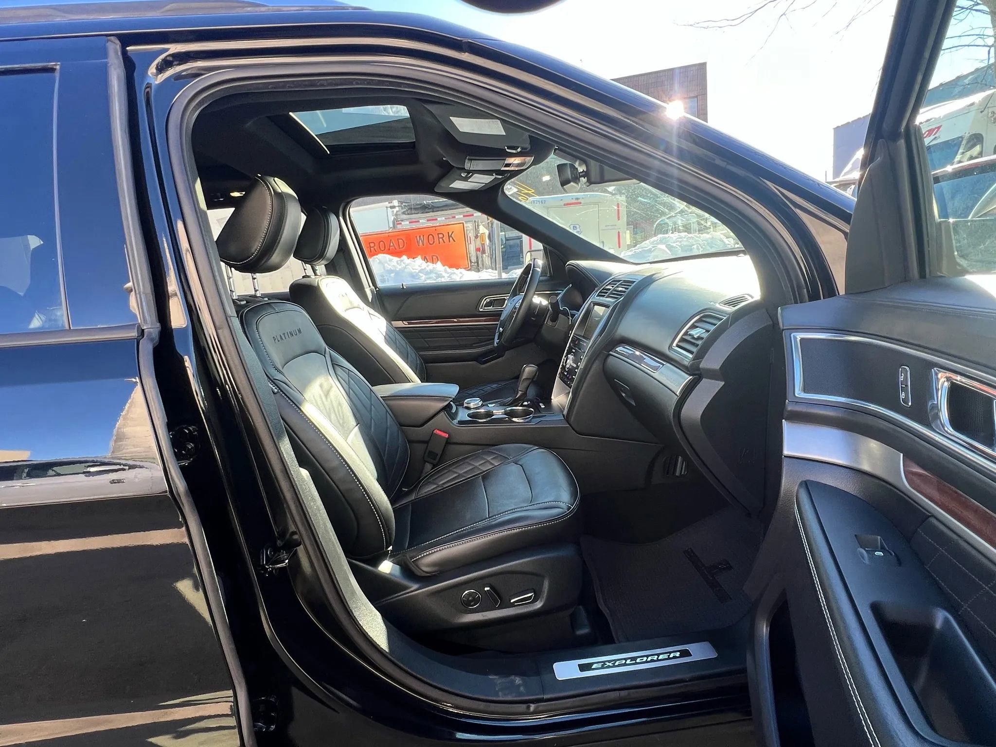 Used 2018 Ford Explorer Platinum image 33