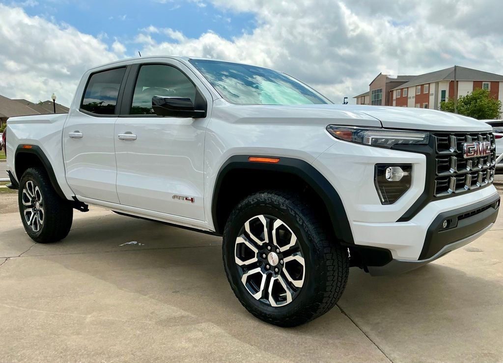 Used 2024 GMC Canyon AT4 w/ Technology Package AWD/4WD image 6