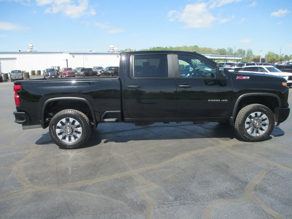 Used 2024 Chevrolet Silverado 2500 Custom w/ Custom Value Package AWD/4WD image 5