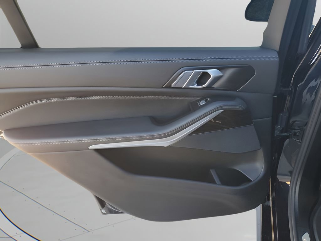 Used 2023 BMW X7 xDrive40i w/ M Sport Package image 17